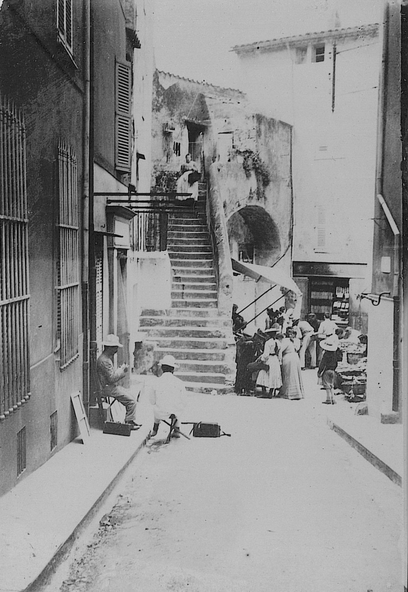 Image mystère : L'escalier du marché à Saint-Tropez 