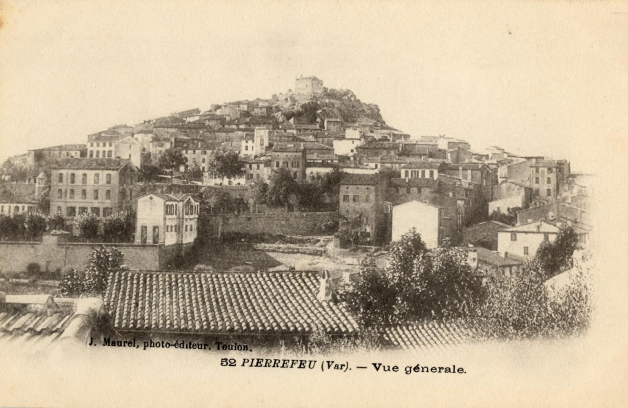 Pierrefeu, vue générale du village